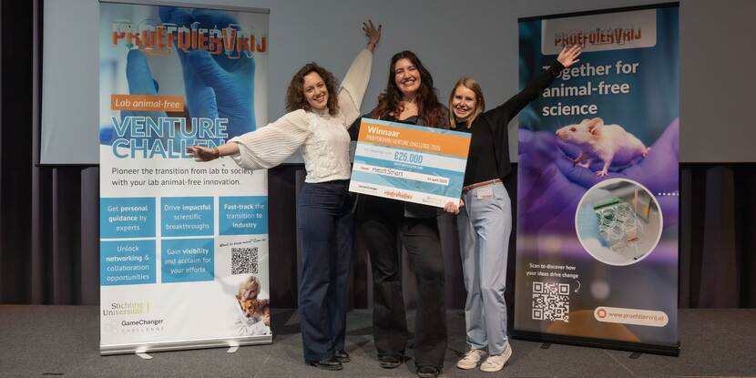 de winnaars van de Proefdeirvrije Venture Challenge: Renée Moerkens, Milica Dostanic, Isabel Sariol en Dennis Nahon van HeartSmart